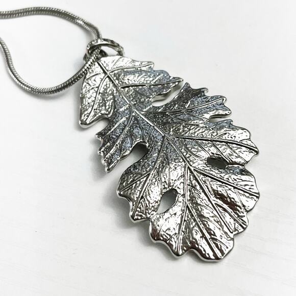 NEW Chico's Silver Leaf Adjustable Pendant Necklace - Picture 8 of 8